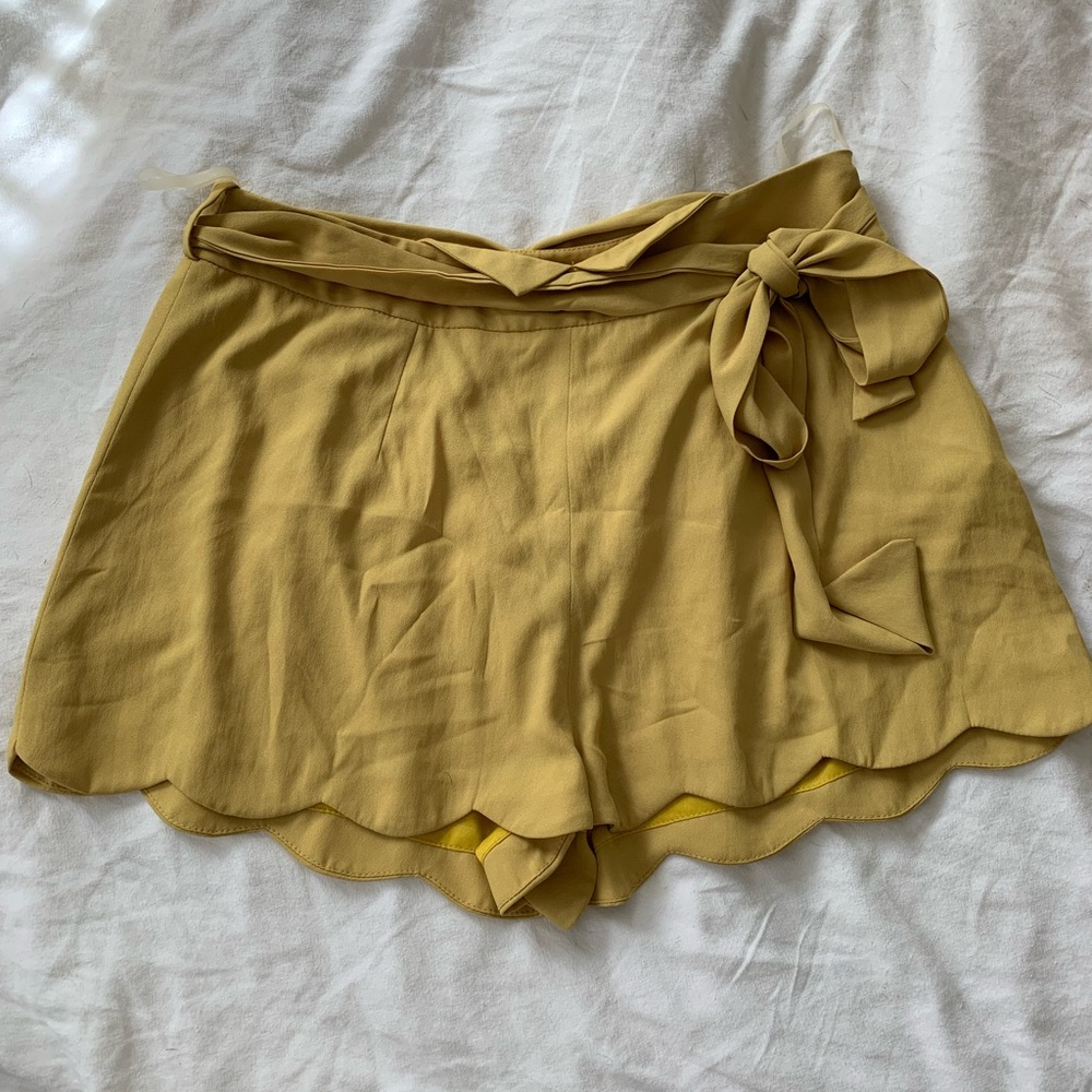 Boutique Mustard Yellow Shorts with Scalloped Hem Size L